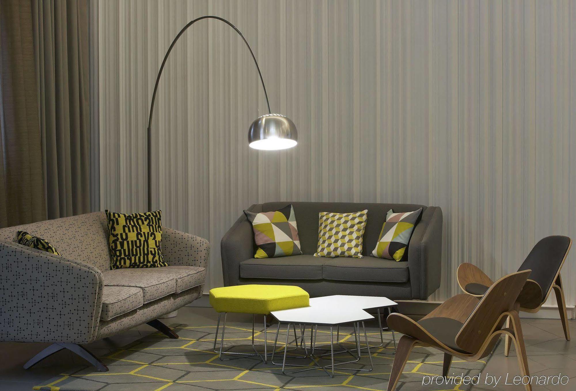 Citadines Trafalgar Square Londra Interno foto